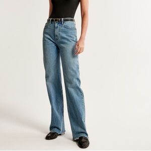 NWT! A&F High Rise 90s Relaxed Jean - Sz 30 (10R)